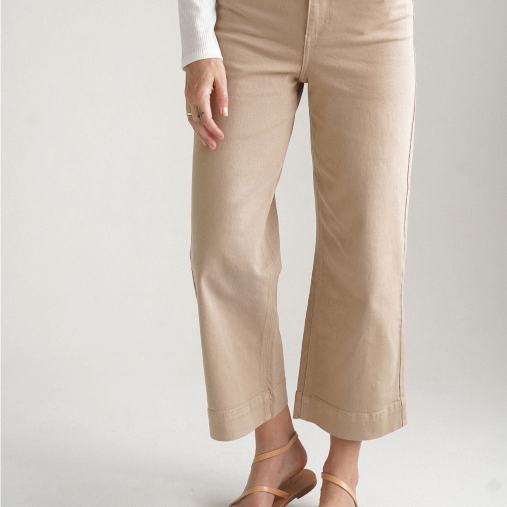 Carly Jean Wide-Leg Cropped Pants in Khaki size 5